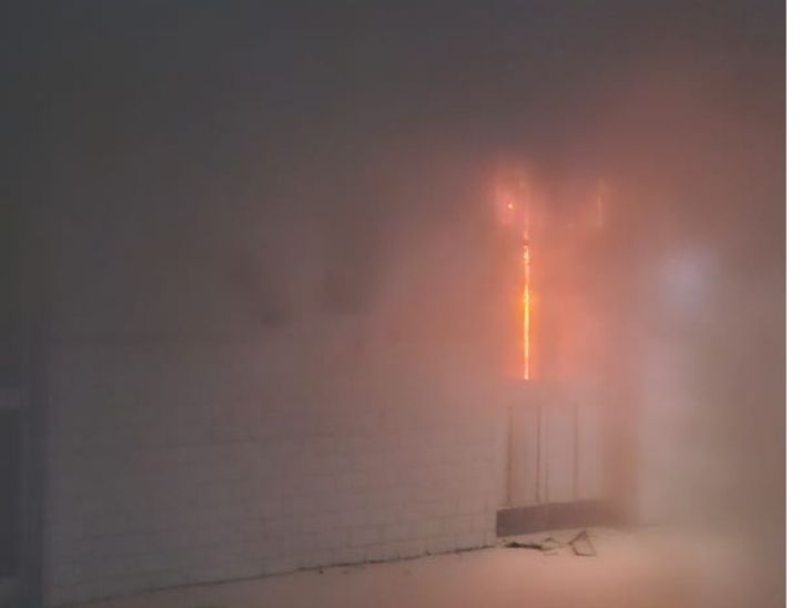 लखनऊ में आलमबाग स्थित उत्तर रेलवे के अस्पताल में सीसीटीवी और सर्वर रूम में शॉर्ट सर्किट से आग लग गई।