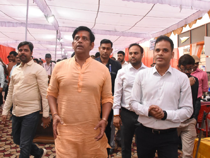 छठ पूजा पर स्टेशन का जायजा लेने पहुंचे सांसद रवि किशन