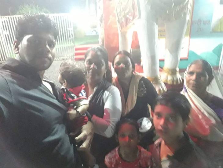 हिना ने बताया कि शादी के बाद उसे एक बेटा हुआ था। तब वह परिवार के साथ ही रहती थी।