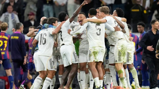 रियल मैड्रिड ने बार्सिलोना से लगातार चार मैच हारने के बाद जीता।