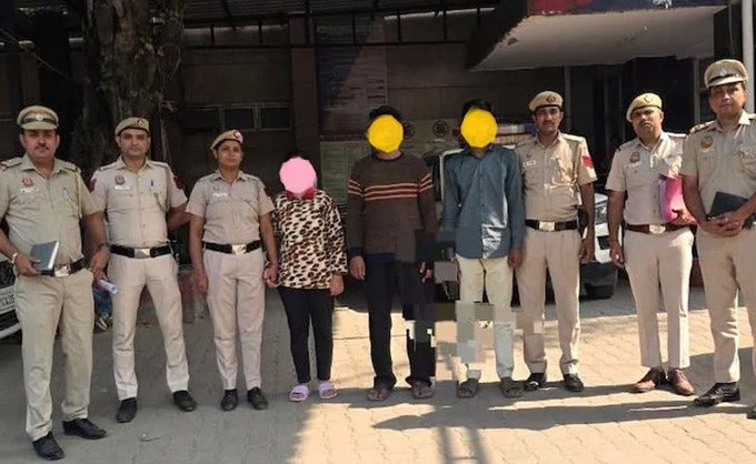 पुलिस ने अमृता चौहान (21), सुमित कश्यप (27) और संदीप कुमार (29) को मुरादाबाद से अरेस्ट किया है।