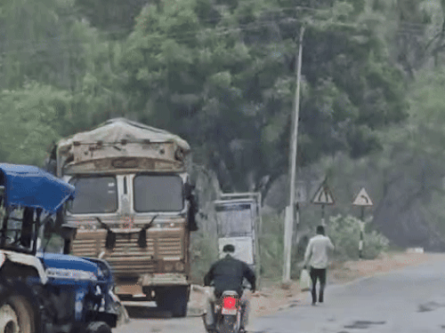 पाली में सोमवार सुबह हुई बारिश से लोगों को आवाजाही में परेशानी का सामना करना पड़ा।