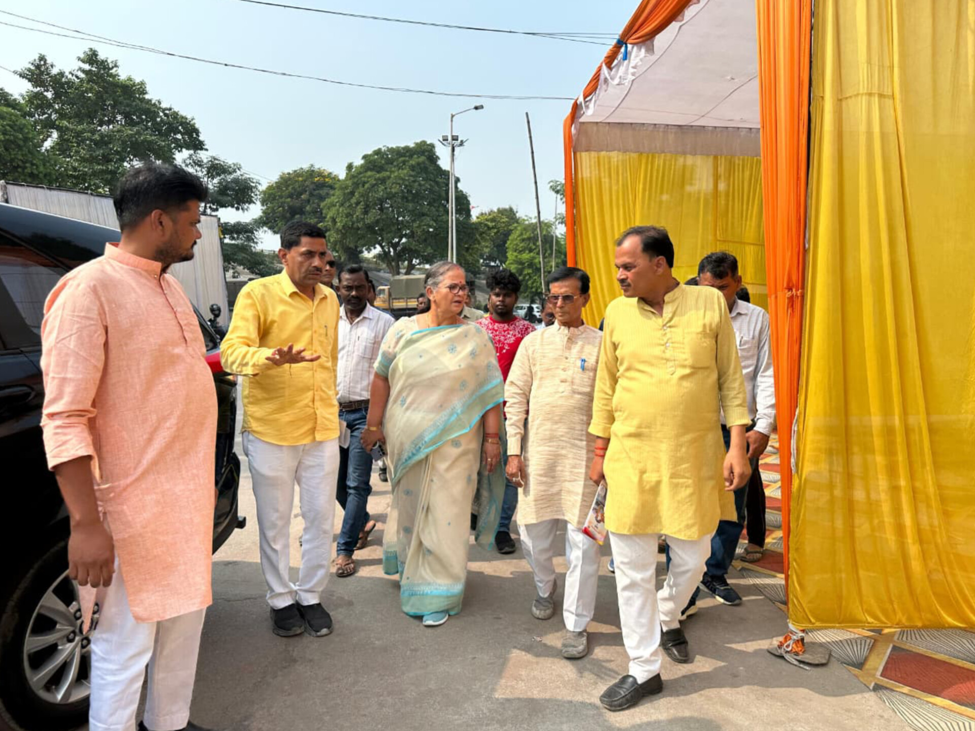 मेयर और नगर आयुक्त ने सोमवार को अकेले-अकेले निरीक्षण किया।