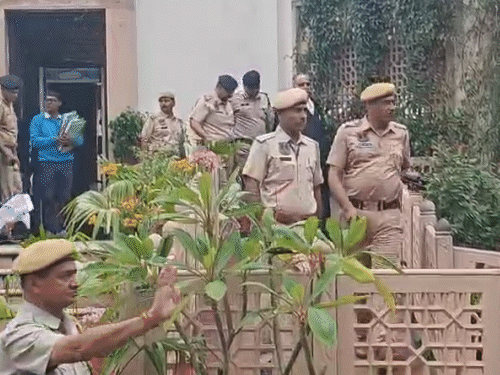 हाईकोर्ट ने कहा-साइबर-फ्रॉड के मामलों में असली किंगपिन को पकड़े:  पुलिस बोली-हमारे सामने कई चुनौतियां, विदेशों में बैठकर कर रहे ठगी, डीजीपी-कमिश्नर हुए पेश – Jaipur News