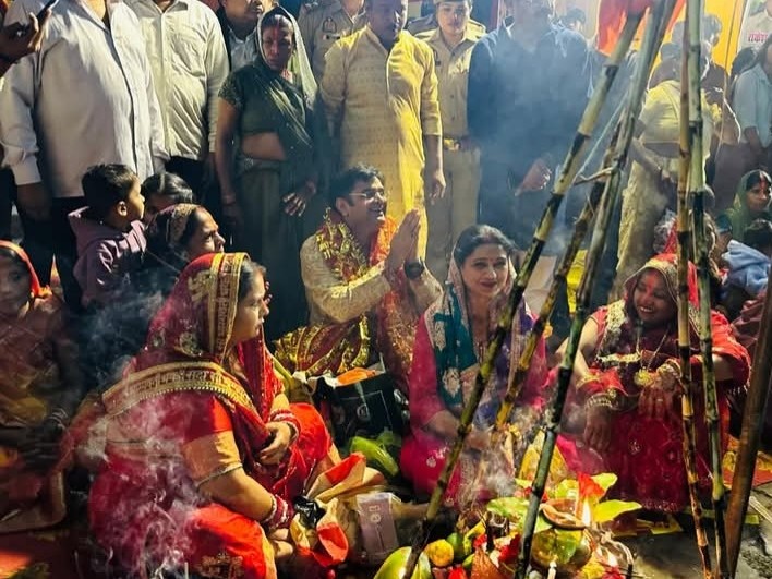 शोहरतगढ़ विधायक ने छठ पर्व पर घाटों का दौरा किया। - Dainik Bhaskar