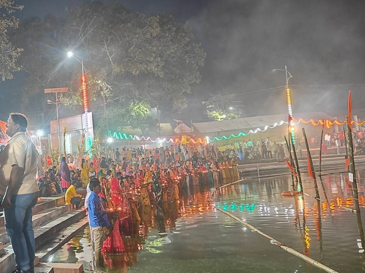 छठ महापर्व पर उमड़ी श्रद्धा की भीड़। - Dainik Bhaskar