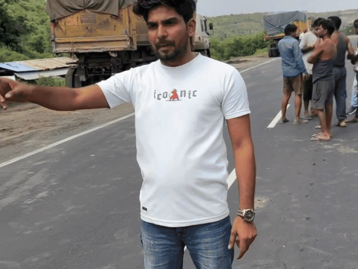 मेवाती ट्रक ड्राइवर आशिक खान ने सागर के आरटीओ चेक पोस्ट पर होने वाली वसूली का वीडियो शेयर किया।