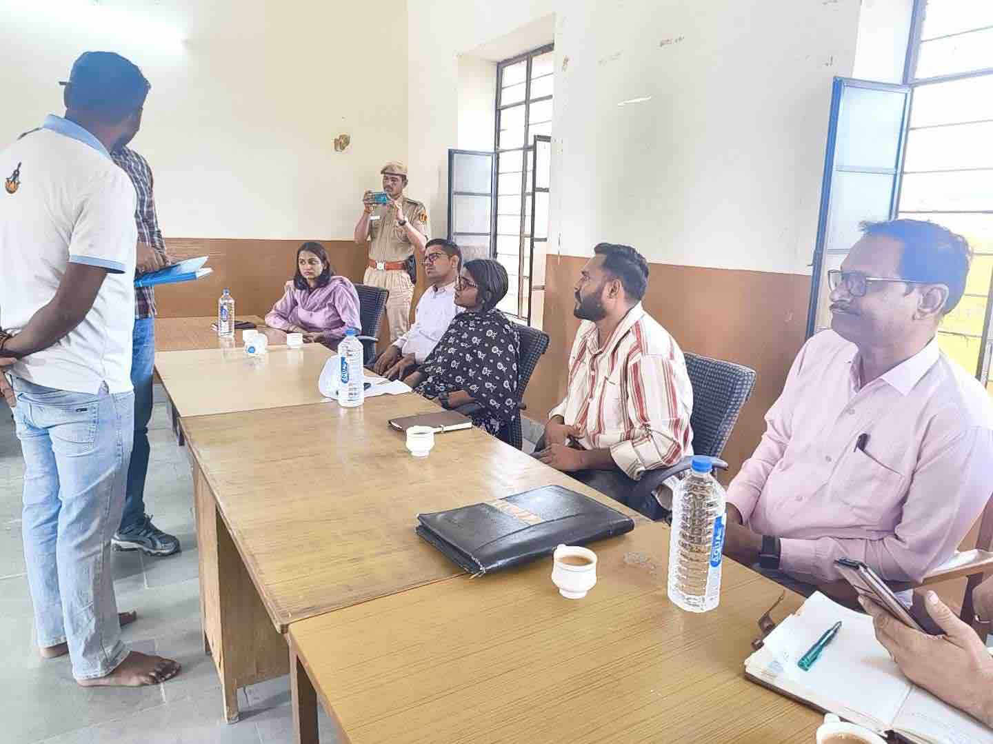 Vrishni Ramsamy Collector Namrata Vrishni made a surprise inspection of Bajju Tehsil.