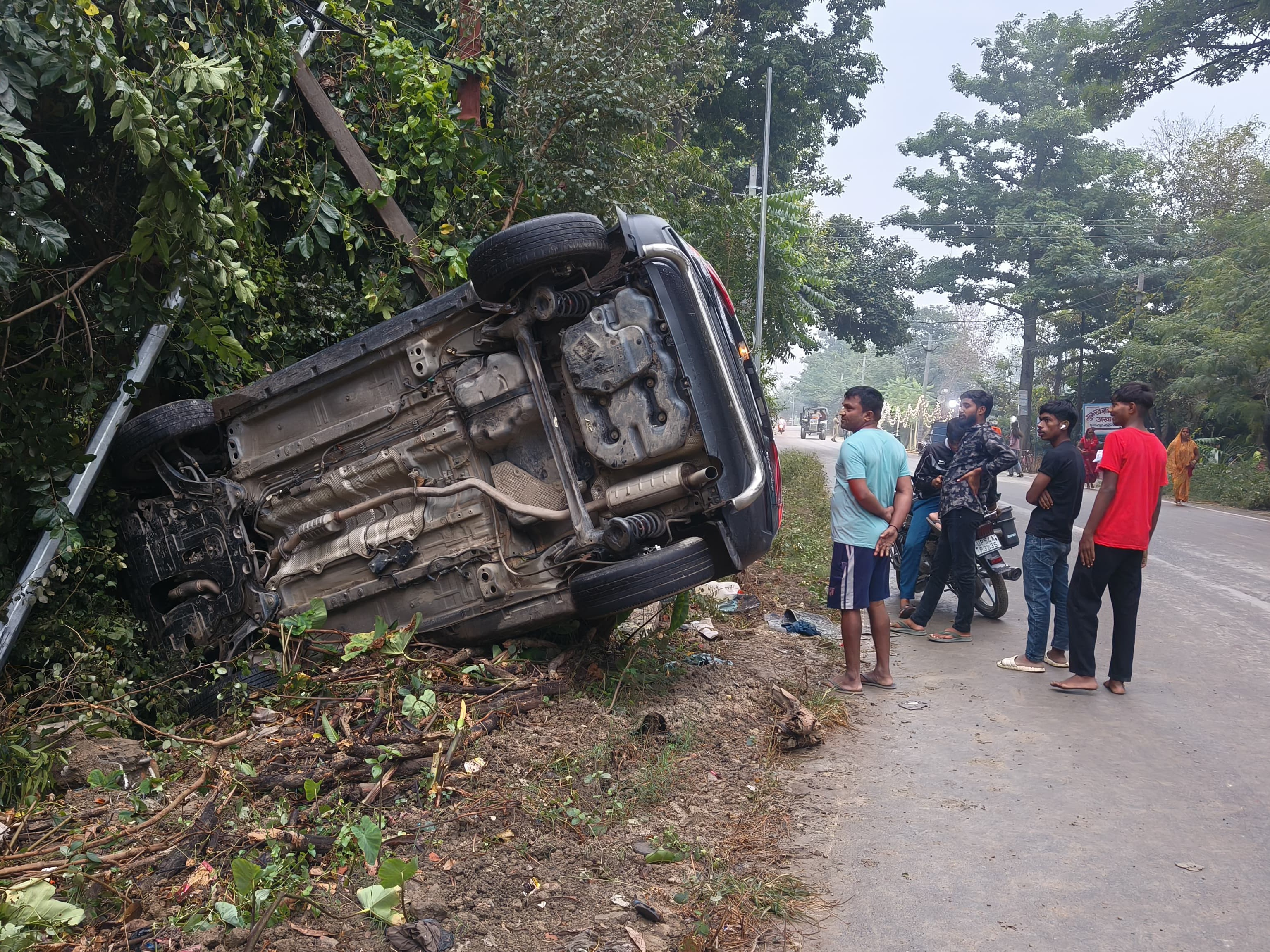 Car collides with electric pole in Mau