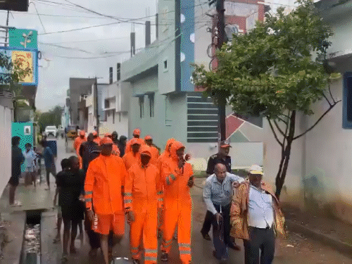 NDRF ने अपनी 25 टीमों को तूफान प्रभावित राज्यों में तैनात किया है, 20 टीमें स्टैंडबाय मोड पर हैं।