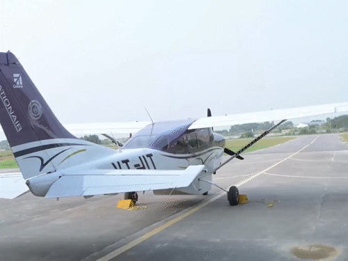 दिल्ली में स्पेशल विमान 'सेसना' से क्लाउड सीडिंग की गई।