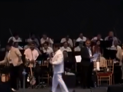 सोनू निगम ने 26 अक्टूबर 2025 को श्रीनगर में अपना पहला लाइव कॉन्सर्ट किया।