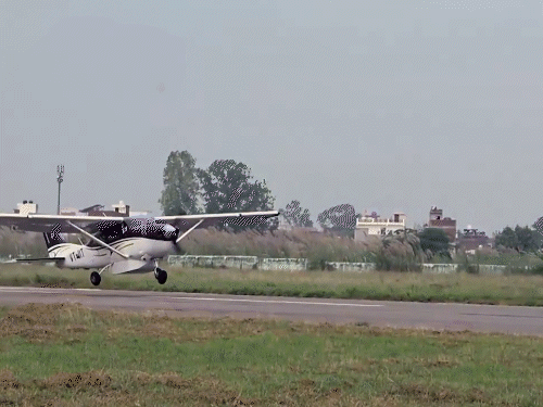 स्पेशल विमान 'सेसना' ने कानपुर से उड़ान भरी थी।