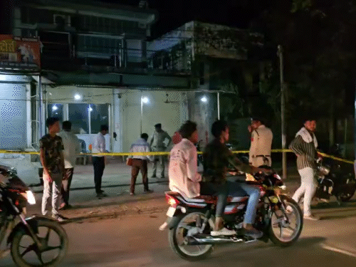 कांग्रेस के जनपद उपाध्यक्ष नीतेश सिंह के पर्सनल ऑफिस में फायरिंग हुई है।