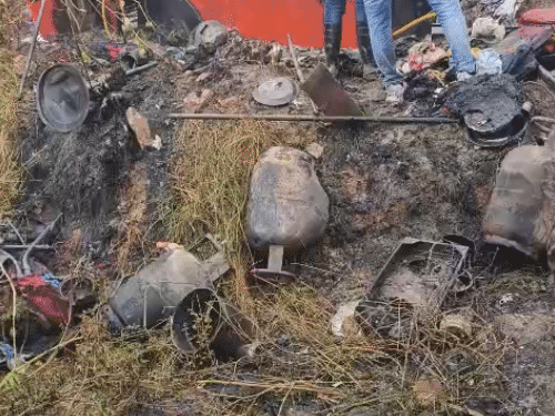 प्रत्यक्षदर्शियों ने बताया कि बस में आग लगने के बाद कई धमाके भी हुए थे। धमाकों का कारण सिलेंडर ब्लास्ट बताया जा रहा है। बस में 5 से ज्यादा सिलेंडर थे।