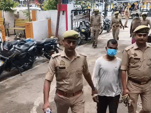 योजना के तहत 25 अक्टूबर को बच्चा लाल लखनऊ पहुंचा। इसके बाद प्रमोद को गोली मारकर फरार हो गया था।