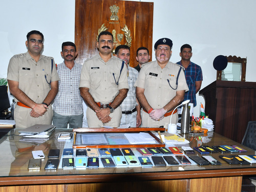 झुंझुनूं पुलिस ने लौटाए 15 लाख 104 गुम हुए मोबाइल