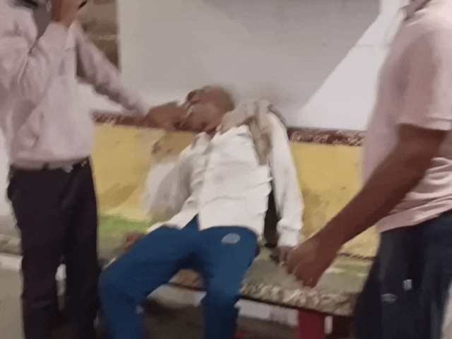 बेटे की मौत की खबर सुन परिजन हुए बेसुध।