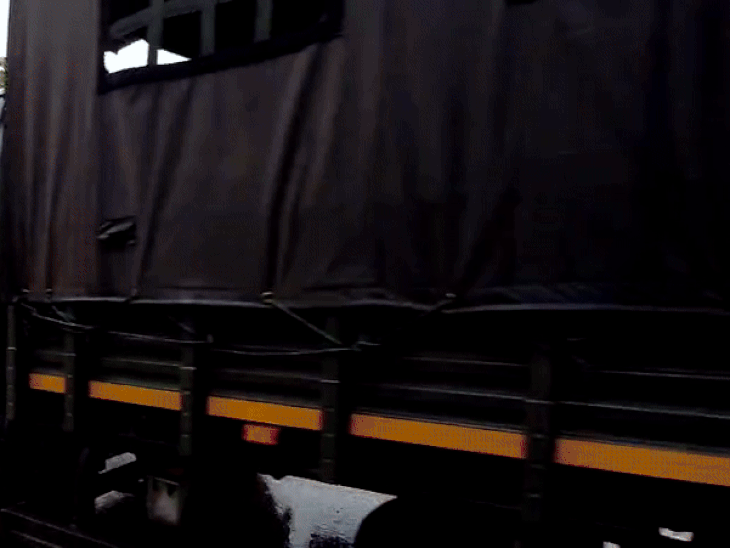 घटना रोडवेज बस स्टैंड में रात करीब 9.30 बजे की है।