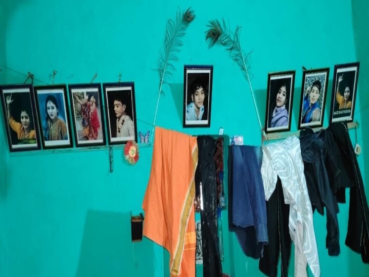 आरोपी ने अपने घर में खुद लड़की बनकर कई तस्वीरें लगाई थी।