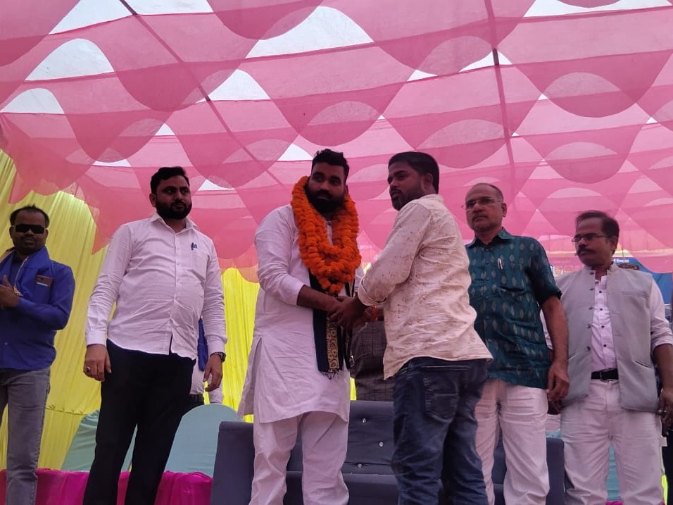 भीम आर्मी के कार्यकर्ताओं का स्वागत किया गया। - Dainik Bhaskar