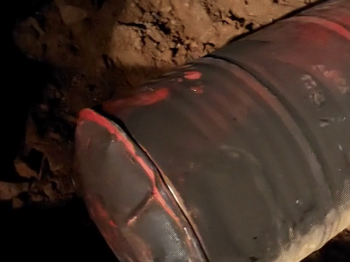 दुकान में रखे केरोसीन के ड्रमों में ब्लास्ट हुआ। आग से ड्रम फूल गए थे।