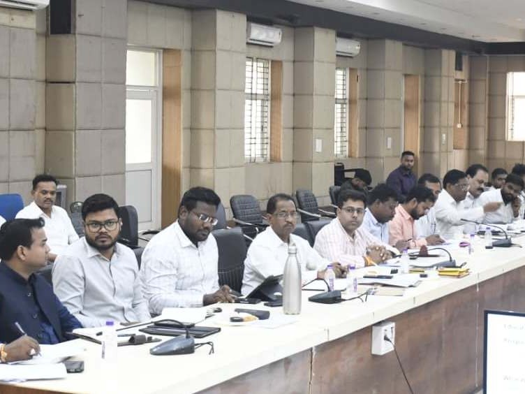 State festival in Balrampur from November 2 to 4 | बलरामपुर में 2 से 4 नवंबर तक राज्योत्सव: कलेक्टर ने तैयारियों की समीक्षा की, दिखेगी 25 साल की विकास यात्रा - Balrampur (Ramanujganj) News 2 7e880bc3 9aff 4807 93eb 7e03fd234fec 1761739578653