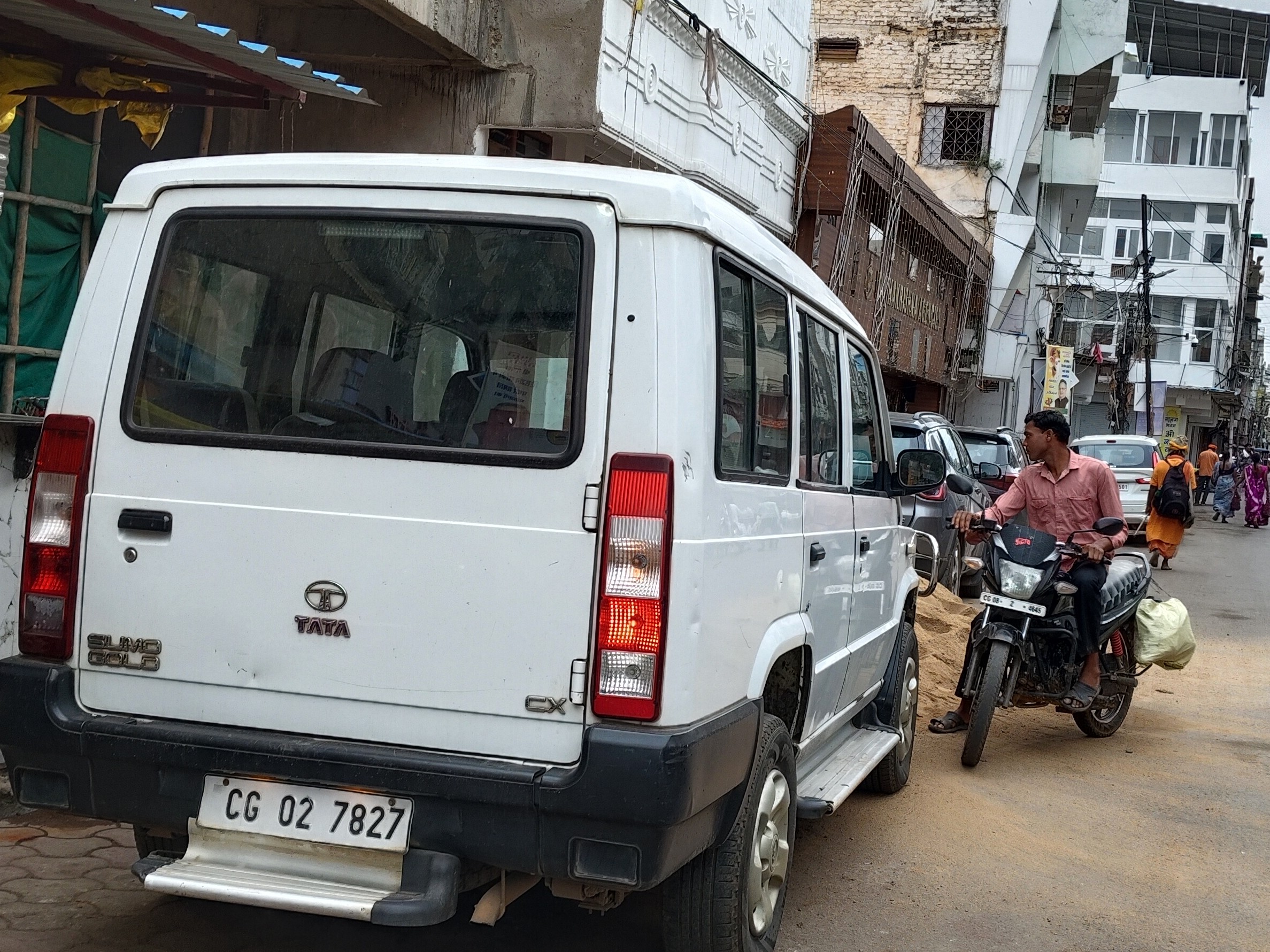 ACB-EOW raids three businessmen in Rajnandgaon | राजनांदगांव में 3 कारोबारियों के यहां ACB-EOW का छापा: DMF घोटाले की जांच करने पहुंची टीम; वित्तीय रिकॉर्ड खंगाले गए - Rajnandgaon News 1 a6674eae e843 4de9 8331 0f5a732f4d0d 1761712277124