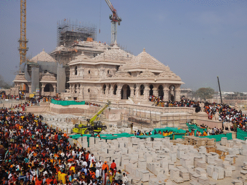 ध्वजारोहण कार्यक्रम को देखते हुए राम मंदिर की सुरक्षा व्यवस्था कड़ी की जा रही है।