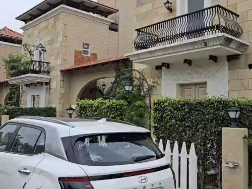 राजनांदगांव में डीएमएफ घोटाले से जुड़ी जांच के लिए पहुंची EOW की टीम।