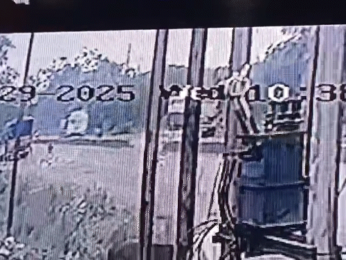 बलौदाबाजार के भाटापारा में ट्रक ने बाइक सवार 4 लोगों को कुचल दिया। 2 की मौके पर मौत। - Dainik Bhaskar