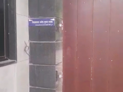 दुर्ग में कारोबारी नीलेश पारख के घर कार्रवाई की गई।