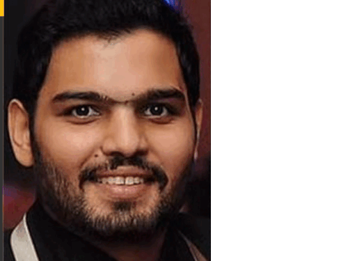 रिची केपी फाइल फोटो व उसकी कार। - Dainik Bhaskar