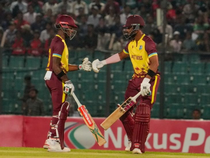 एलिक एथनाज और शाई होप ने 105 रन की पार्टनरशिप की।