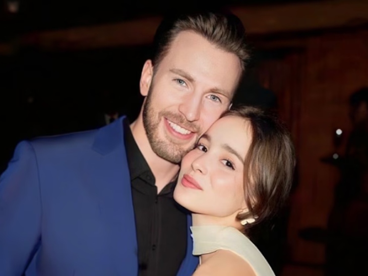 ক্রিস এবং আলবার প্রথম বিয়ে আমেরিকার কেপ কডে একটি ব্যক্তিগত অনুষ্ঠানে হয়েছিল।