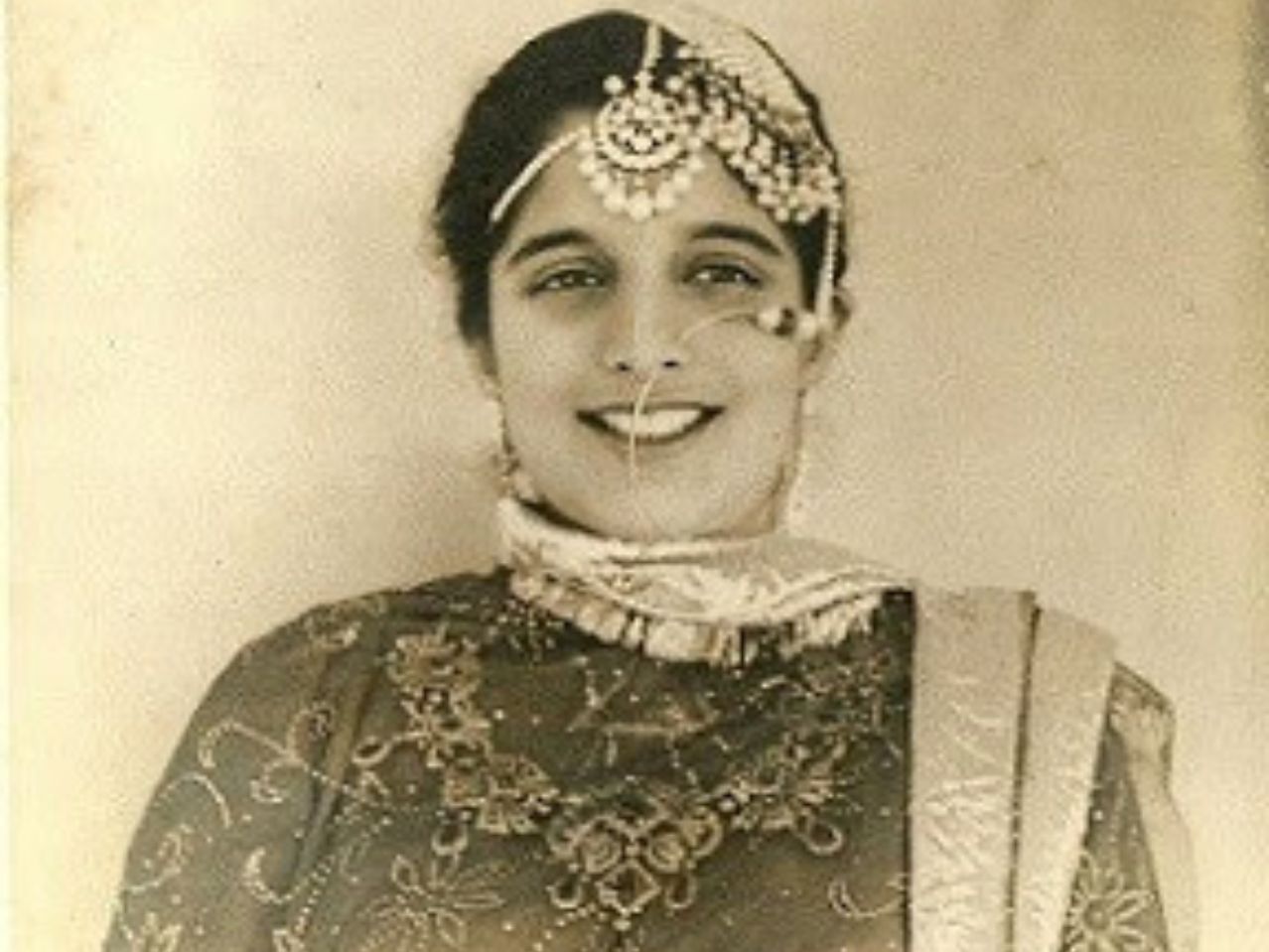 1977 में बेगम मेहरुन्निसा अमेरिका चली गई थीं।