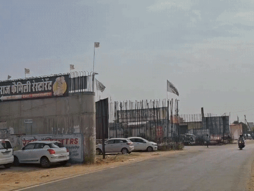 झुंझुनूं में पुलिस लाइन फाटक पर कई सालों के बाद फिर से फोरलेन रेलवे ओवरब्रिज का काम शुरू हो गया है।