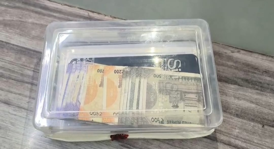 आरोपियों के पास से बरामद नकदी