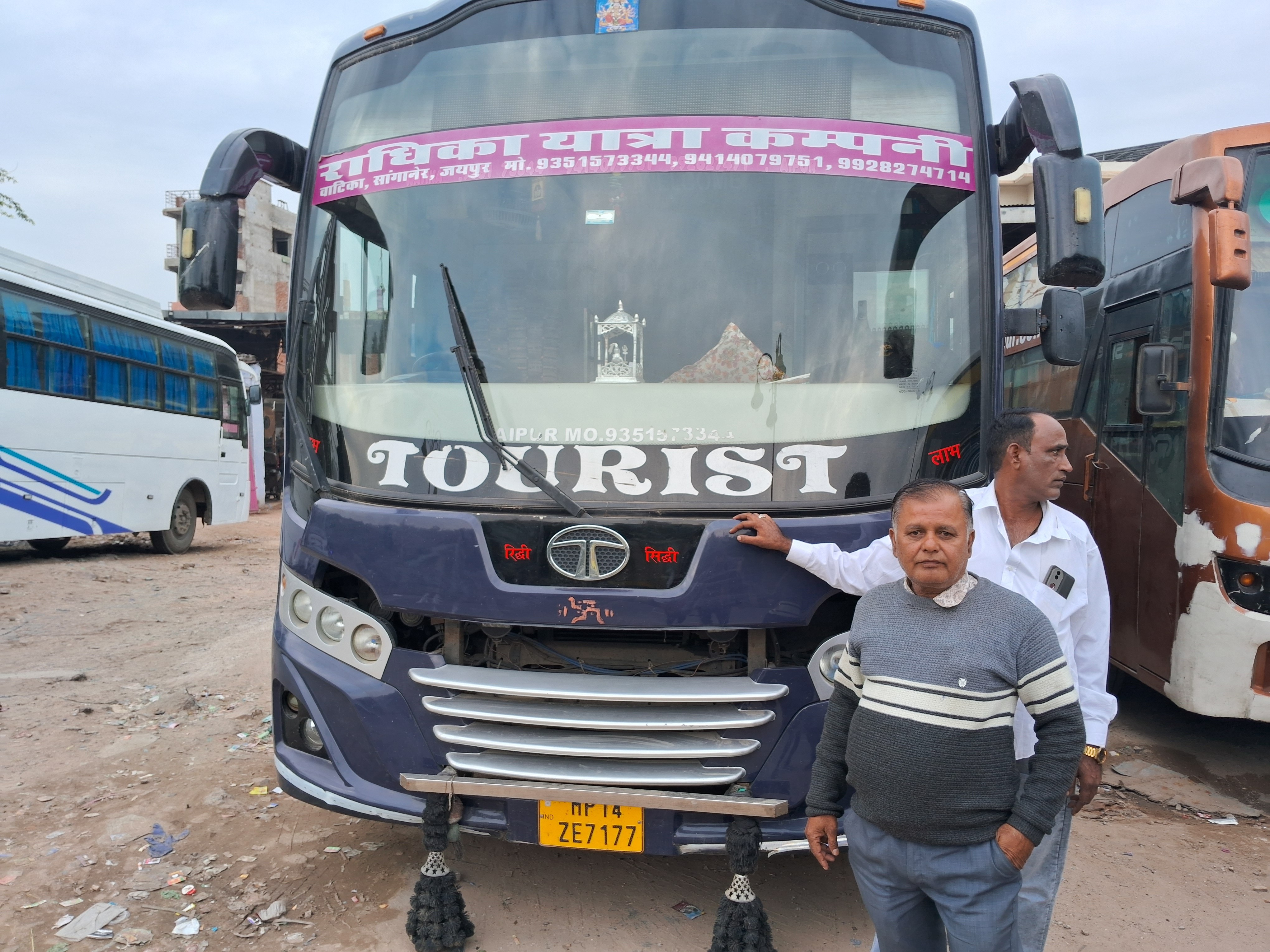 बस ऑपरेटर्स का कहना है कि यूरो सिक्स बसों में खुली कमजोर वायरिंग आग लगने जैसी वजहों का कारण है।