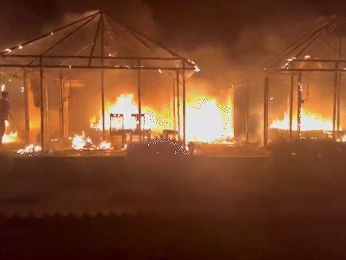 आग लगने से 5 टेंट जल गए, हालांकि कोई जनहानि नहीं हुई है।