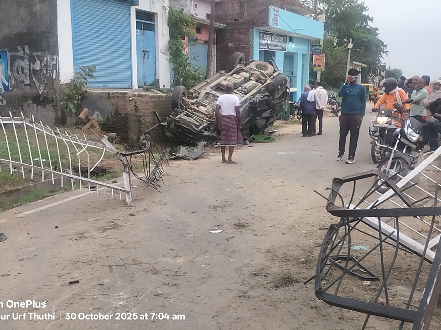 A speeding Scorpio broke the divider and hit the roof of a house.
