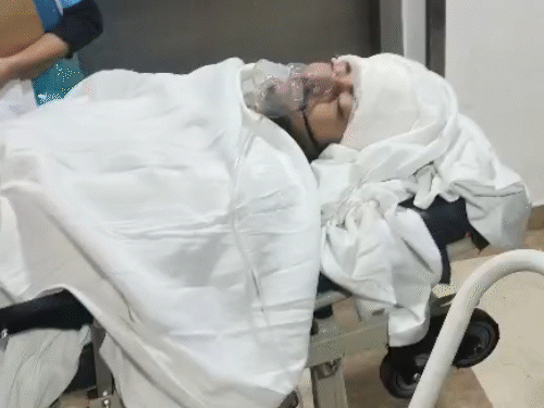 गंभीर रूप से घायल लॉ स्टूडेंट अभिजीत सिंह का ICU में इलाज चल रहा है।