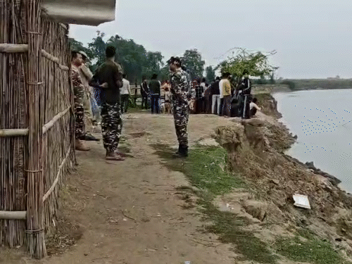 SSB, SDRF-NDRF की टीम रेस्क्यू ऑपरेशन में जुटी हुई है। टीम 5 किमी एरिया में सर्च ऑपरेशन चला रही है।