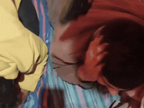 युवराज और एक अन्य युवक को बंधक बनाकर पिटाई करता डोंकर। फाइल फोटो