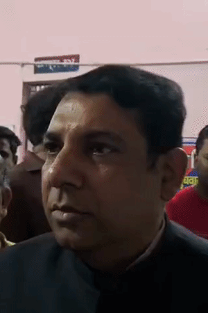 भाजपा विधायक संजीव शर्मा भी रात में मधुबन बापूधाम थाने पहुंचे।