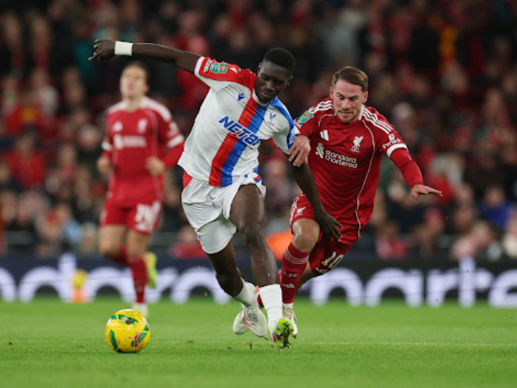 लीग कप में लिवरपुल के खिलाफ इस्माइला सार ने 2 गोल कर अपनी टीम क्रिस्टल पैलेस को 3-0 से जीत दिलाई। - Dainik Bhaskar