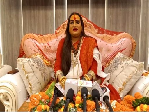 महामंडलेश्वर लक्ष्मी नारायण त्रिपाठी।