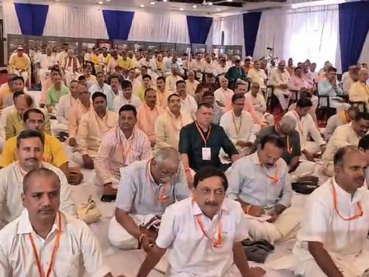 46 प्रांतों के कार्यवाह और प्रचारक उपस्थित हुए हैं।