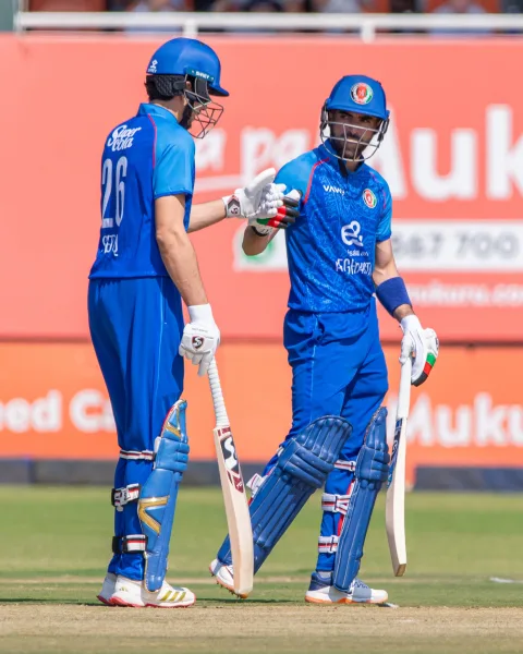 जादरान और गुरबाज के बीच 76 रन की साझेदारी हुई।