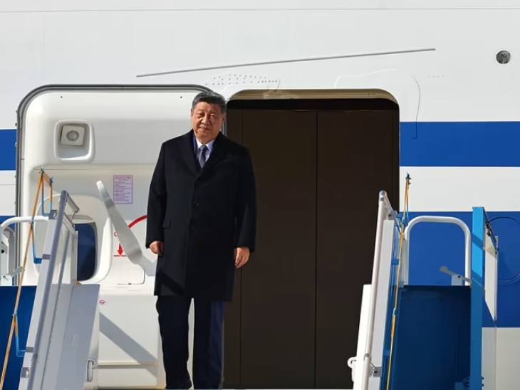 ट्रम्प से मुलाकात के लिए जिनपिंग बुसान के गिम्हे इंटरनेशनल एयरपोर्ट पहुंचे।